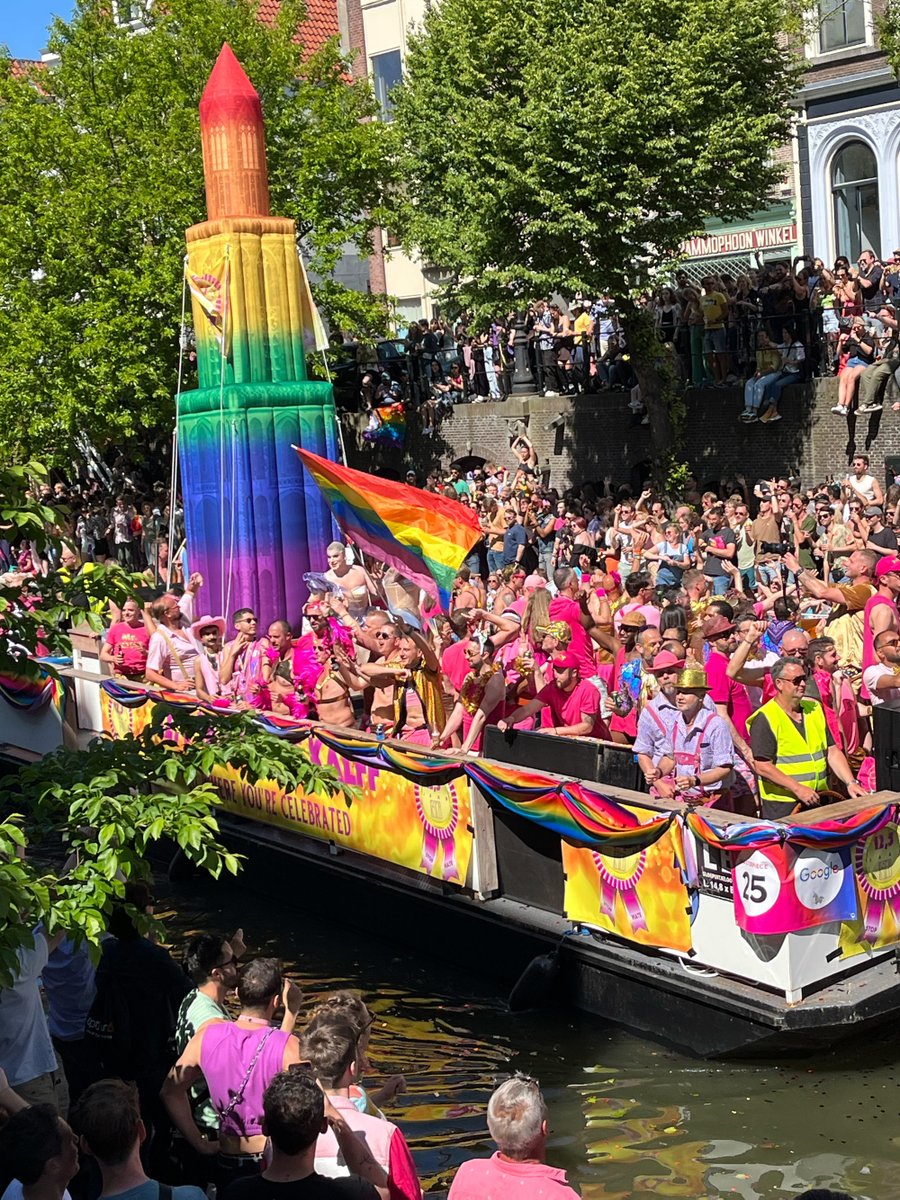 Oh wow! This is what @UtrechtPride looked like this weekend! Can't wait to see all the PRIDE events around the world this summer! Share it with us!
#ROMEO #ROMEOPride
