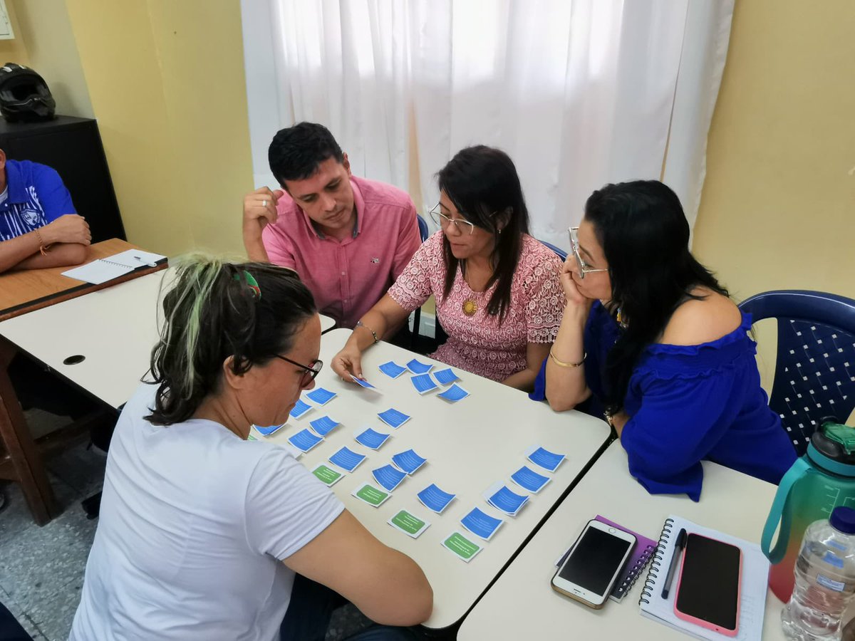 #FelizSemana Continúa la preparación para las pruebas saber 11, esta vez capacitamos a 445 docentes de matemáticas, lenguaje castellano, inglés, ciencias sociales y ciencias naturales, que tienen a cargo estudiantes de grado 11. 

Esto se combina con los resultados del simulacro
