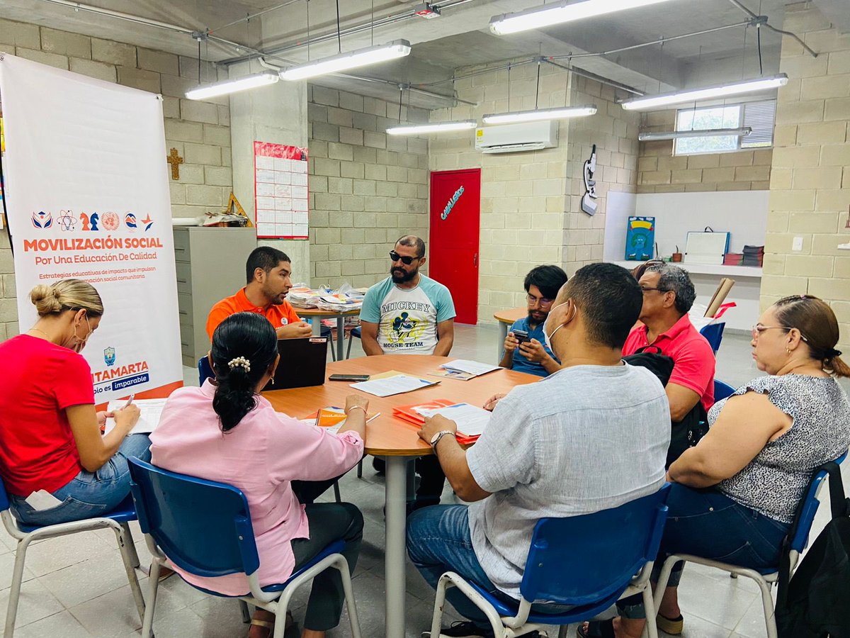 VirnaJohnson's tweet photo. #FelizSemana Continúa la preparación para las pruebas saber 11, esta vez capacitamos a 445 docentes de matemáticas, lenguaje castellano, inglés, ciencias sociales y ciencias naturales, que tienen a cargo estudiantes de grado 11. 

Esto se combina con los resultados del simulacro que realizamos y nos permite fortalecer puntos débiles. Estamos decididos a mejorar nuestros indicadores y lo hacemos a través de nuestra Movilización Social por una Educación de Calidad. Gracias profes y ánimo muchachos!

📰https://t.co/nQYFKC2Mss