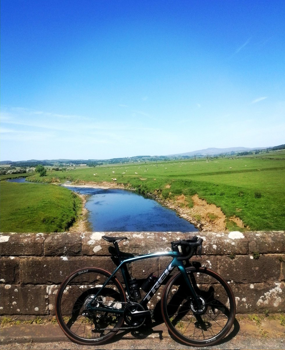 mary_wilko's tweet photo. Let's just take a minute to appreciate everything in this photo...sunshine, beautiful views & a stunning bike βοΈππ²π
#cycling #cyclinglife #bikes #bikeride #trek #trekemonda #getoutside #getoutmore #contityres #getagrip #teamboompods https://t.co/Rw09CcMYVs