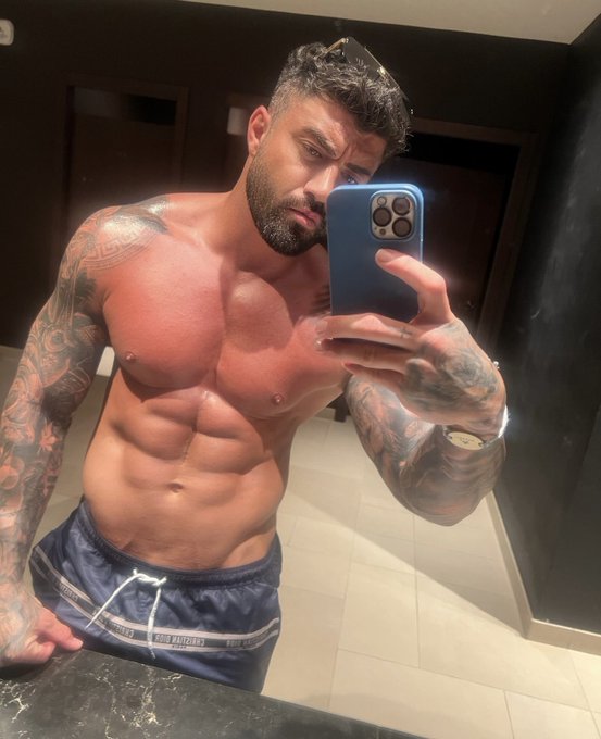MUSCLE MONDAY 💪🏼  https://t.co/G7l17SxER2 https://t.co/KFfrL40TJa