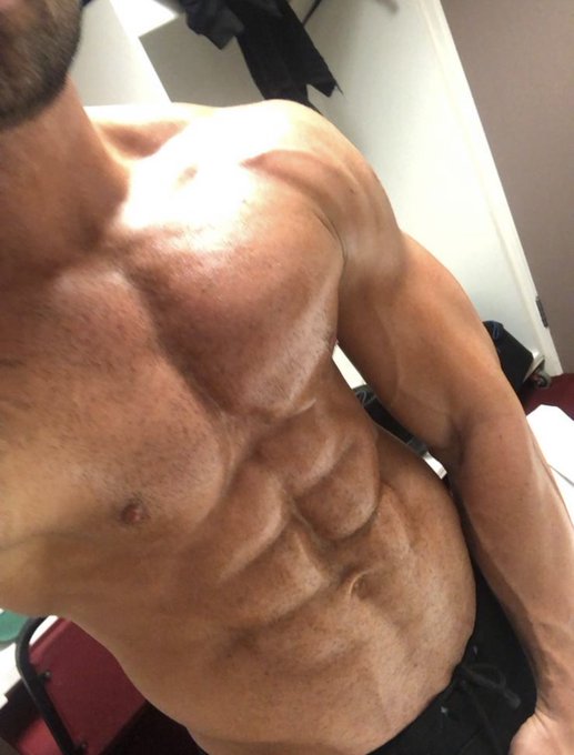 MUSCLE MONDAY 💪🏼  https://t.co/G7l17SxER2 https://t.co/KFfrL40TJa
