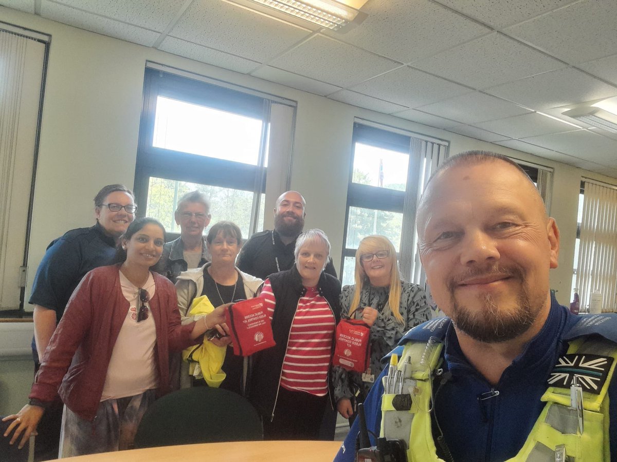PCSO Bishop of @BrumCityWMP and @WMFSLadywood @russladywood attended @ChelmsleyWMP to give an awareness session to the NHT, response and @CStreetwatch1 on the The @TheDanielBaird1 bleed control kit should they need to administer first aid using this life saving kit