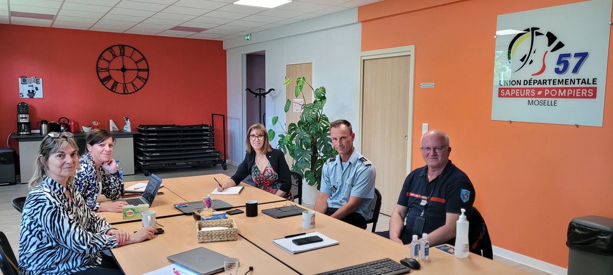 Temps d'échange en Moselle sur la protection sociale du Spv. Complémentarité totale <a href="/SDIS57/">Sapeurs-Pompiers de la Moselle</a> #udsp57 <a href="/MNSPF/">MNSPF</a>  pour assurer une couverture optimale en cas d'accident en service commandé🚒. Merci pour l'accueil et votre confiance.