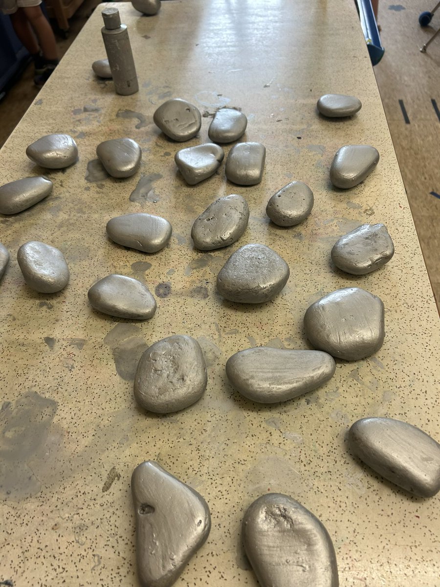 MsGiovannaSalas's tweet photo. We started a new project for someone special in our families. #kindergarten #daddyrocks https://t.co/cwMMYU42jW