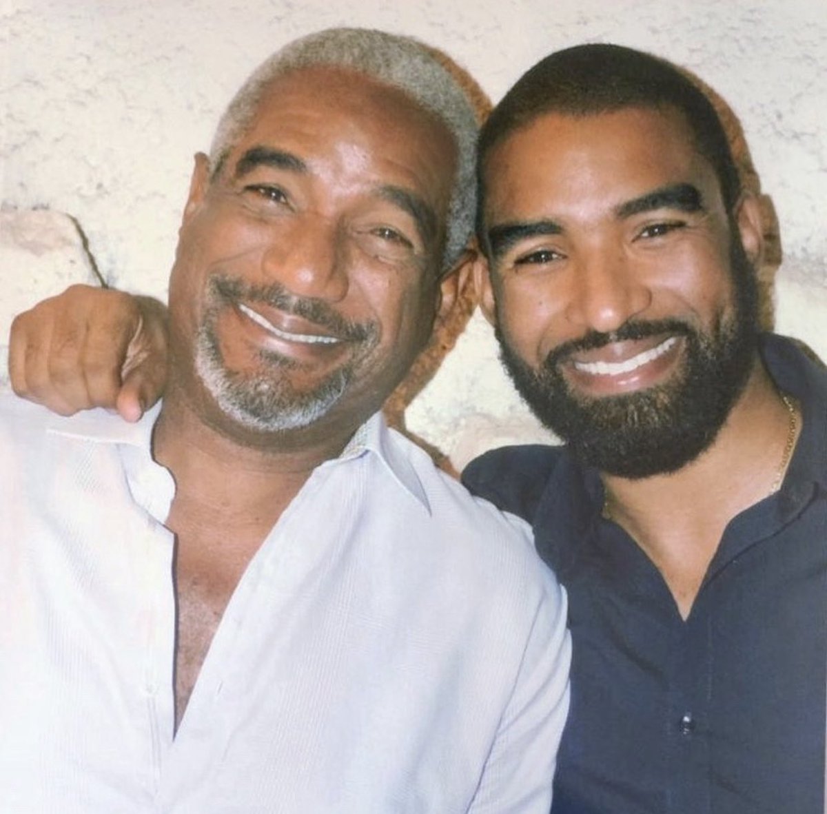 Joyeux anniversaire Papa <a href="/marioviau/">mario viau</a> ! Je te souhaite tout le bonheur du monde❤️ Que cette journée soit remplie de joie, d'amour et de surprises. Tu es un père extraordinaire et je suis fier de t'avoir dans ma vie. Merci pour tout ce que tu fais pour nous 🙏🏾 #Blessed