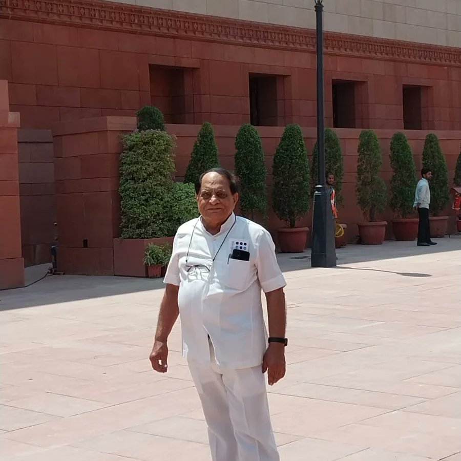 sksharma117's tweet photo. New Parliament building merges well with the existing circular structure. https://t.co/xJVQFogzLN