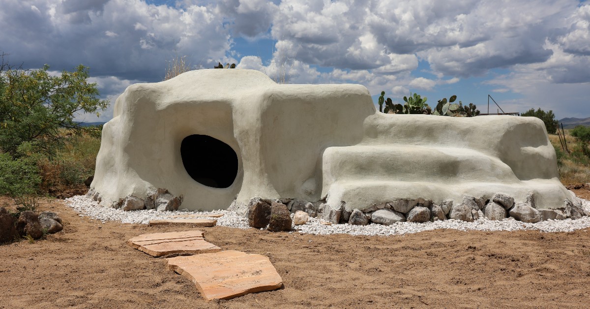 Biopod 01 ->->-> Biopod 02

The desert is a place of constant transformation, and we've enjoyed watching the augmentation of Biopod 01 into a new living building.

[Project led by TSOA faculty Daniel Ayat and student Ryan Wenk.]