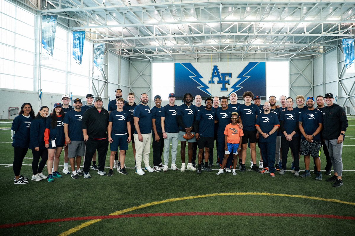 Kicking off the week with a big THANK YOU to all coaches and volunteers who made this event happen. Every year, it is because of your time, energy, and dedication, that we are able to put on this event and impact these kids’ lives! Cheers to you, and hope to see you all again. 🧡