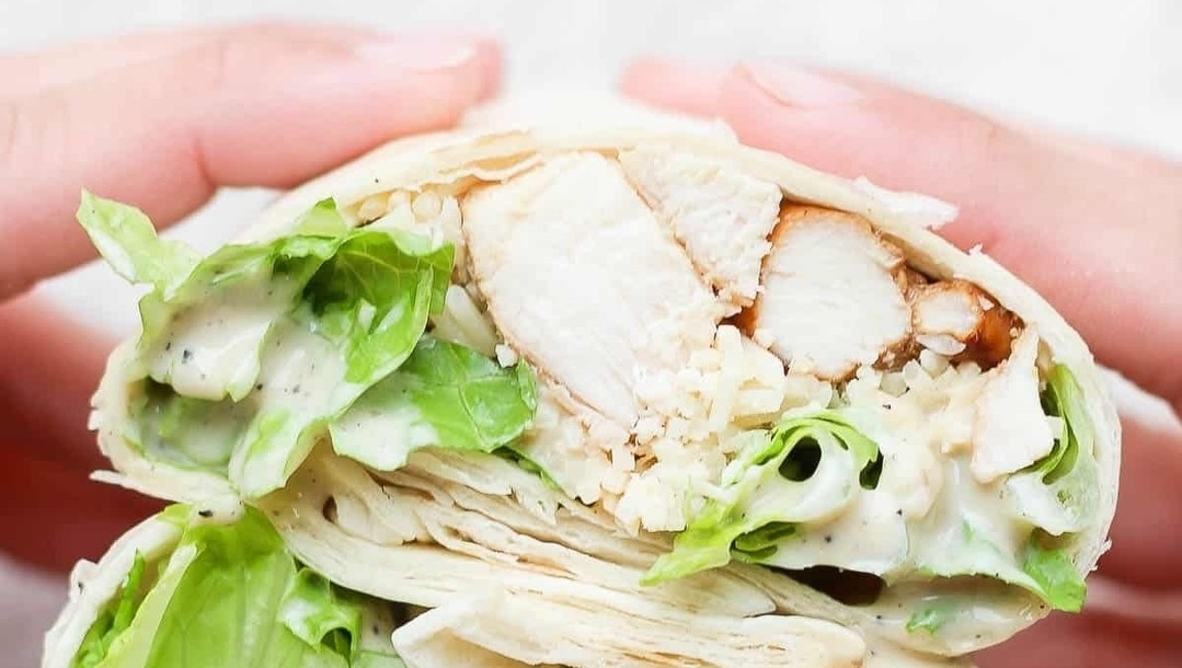 A tasty chicken caesar wrap for lunch is just what we're craving! 🥬 #YourFoodStory #WhatsYourFoodStory #OntarioGrains #Grains #Wheat #Flour #Tortilla #TortillaWraps #ChickenWrap #LunchIdeas #LunchRecipe #ChickenCaesarWraps #ChickenCaesar #Foodie

📸: The Wooden Skillet