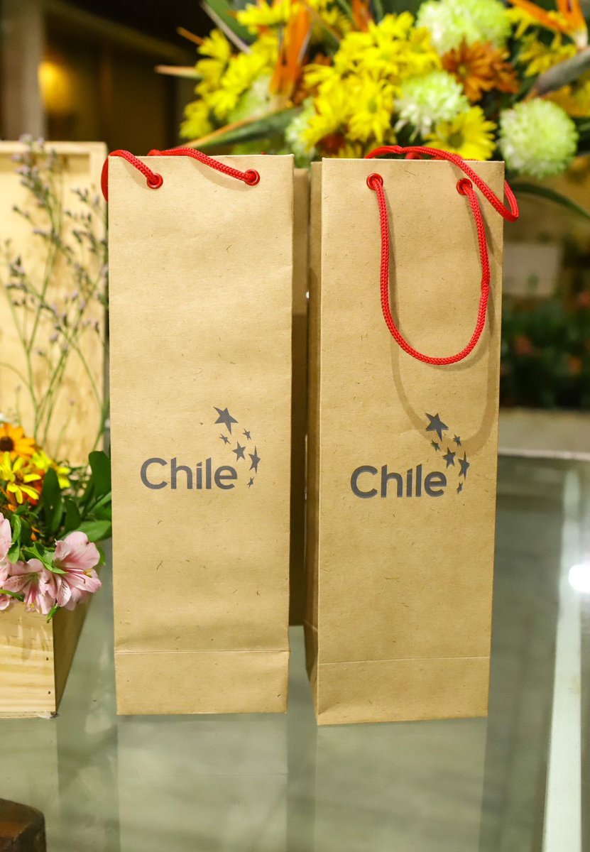 É possível ter mais de 100 anos e continuar se reinventando? Para a #vinicolasantarita a resposta é sim. A marca, fundada em 1880, acaba de lançar sua nova linha Floresta em um evento promovido pela <a href="/EmbaChileBrasil/">Embajada de Chile en Brasil</a> e #prochile Brasil. 

#SantaRitaEstates  #embaixadadoChile