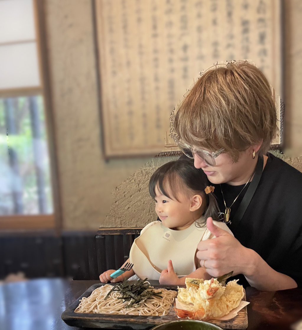 sakashinnnn's tweet photo. 今年も誕生日を迎えまして坂本は34歳になりました😎🎉
歳とったなぁ🤔🤔🤔
関わってくださる皆様に感謝です‼️
そして娘の成長を日々感じてます👶🏻✨
これからも精一杯頑張っていきますので是非宜しくお願いします🙇‍♂️✨

#6月6日 https://t.co/oZzXrZ7x9L