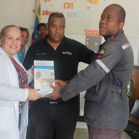 La coordinadora de Barrio Adentro-Zulia, la doctora Naibelis Finol realizaron entrega de insumos ,cómo:
🔴Tensiómetro
🔴 Estetoscopio 
🔴Glucómetro 
Al  CDI Romulo Gallegos  acuerdo a los lineamientos del presidente Nicolás Maduro a través del <a href="/mppsalud_vzla/">Salud Vzla</a> 
<a href="/geovannireuma/">Geovanni Jose Peña G</a>