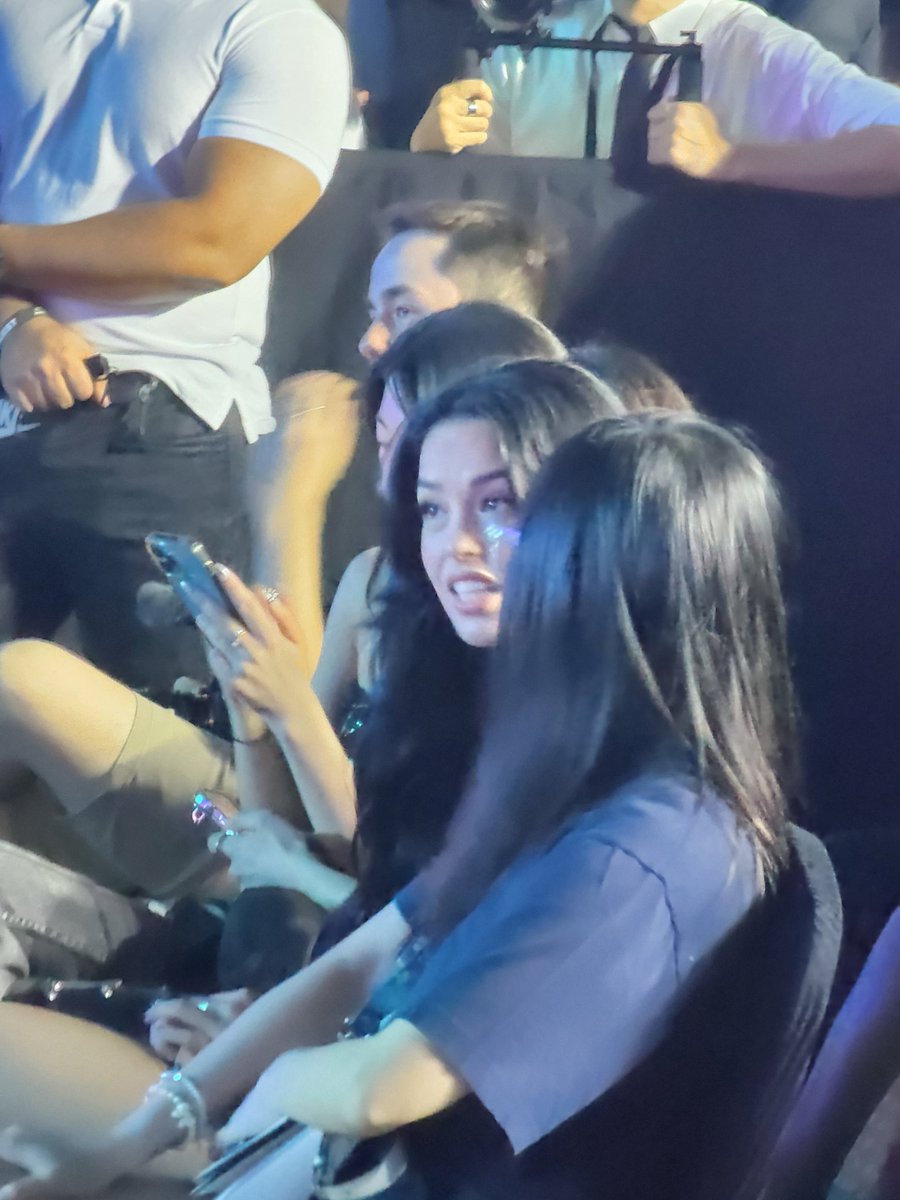 reikoHCHS34's tweet photo. Struggling to get good photos that time cause the lighting was low and the security was blocking THE QUEENS 🙃🙃 @Valkyrae @AriaSaki 

#CONQuest2023 Day 2 📷
VALORANT Showmatch 
#Valkyrae #sunrae #ariasaki https://t.co/iJBFkmxX4M