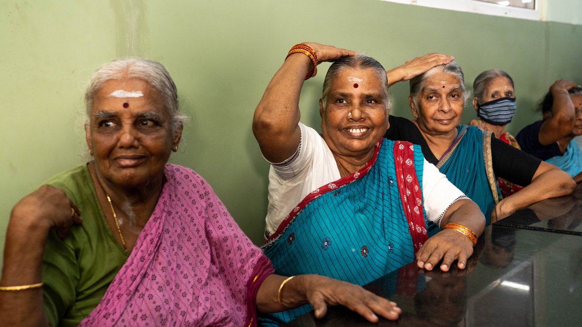 BYJU'S volunteers' selfless act of donating clothes and sarees to the elderly residents of Vishranthi Home is truly heartwarming. 🤗👏🎁 #BYJUS #DivyaGokulnath #GlobalDayOfParents nagpurnewstoday.com/index.php/2023…