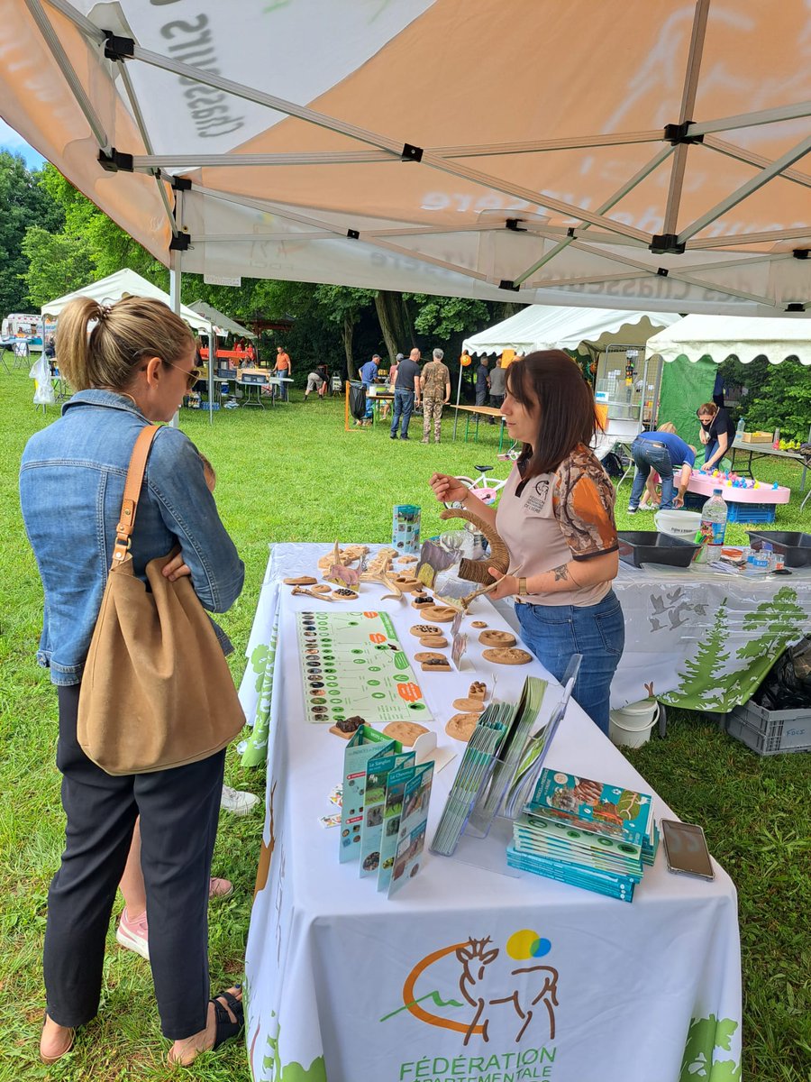 chasse38's tweet photo. #fêteauparc à #varces : un evt monté de ttes pièces par l’#acca#landshare
Vs connaissez notre salon #dimancheennature sur #chambaran ? Svez-vs qu’il y a sa ptite sœur à Varces ? C’était le 4/06 ; la #nature & la #chasse avaient la part belle (30 m2 d’expo). Au stand
@chasse38 : moulages de traces et appli #landshare