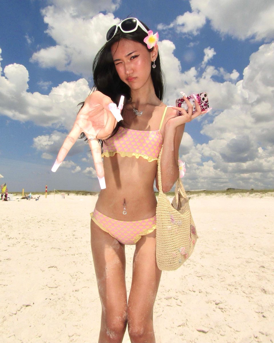 (^_−) ~ ♡ 🫧👙🥥