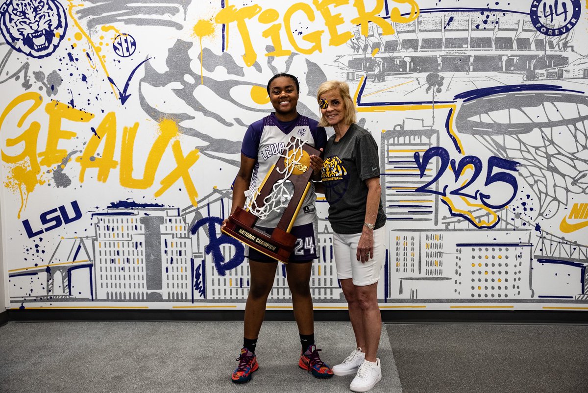 MTBladyleopards's tweet photo. The Future is Bright 😏💜 @LSUwbkb https://t.co/zdTSPcKSe3