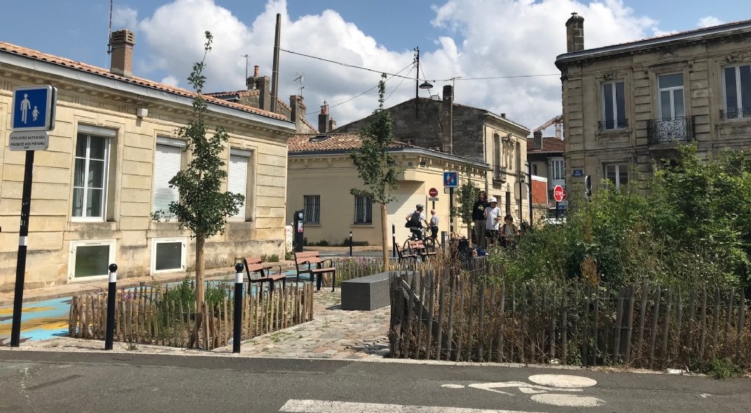 Face à l’urgence climatique, "c’est à nous, territoires, d’être à la hauteur si le pays ne l’est pas" reconnaît, le 22 mai 2023, l'écologiste Pierre Hurmic, trois ans après son élection à  la mairie de Bordeaux aefinfo.fr/depeche/692755