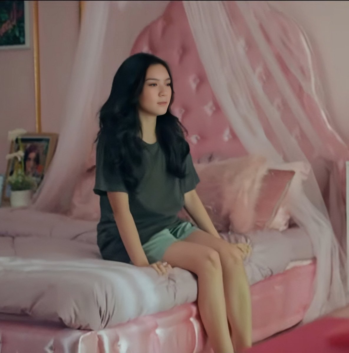 c_franseth's tweet photo. The brat Princess has returned to the Palace after eloping with his poor Prince. Hay Chiara, mahirap ipaglaban ang tamang pagmamahal sa batang edad at magkaibang estado sa buhay. #FranSeth | #DLDevelopment
#FrancineDiaz #DirtyLinen https://t.co/BI8nu7KQys