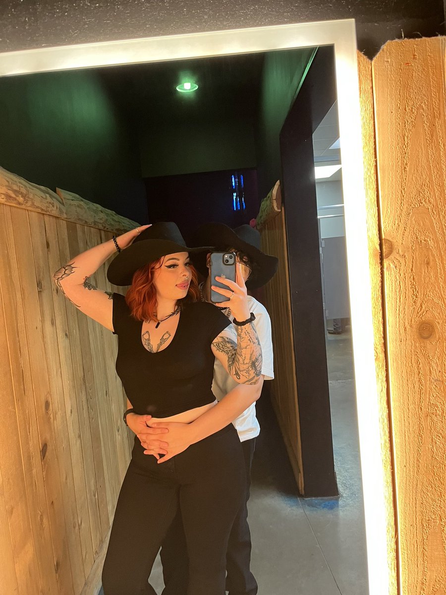 nikkitatted17's tweet photo. May photo dump 😚💅🏻 https://t.co/VJBanIy0a0