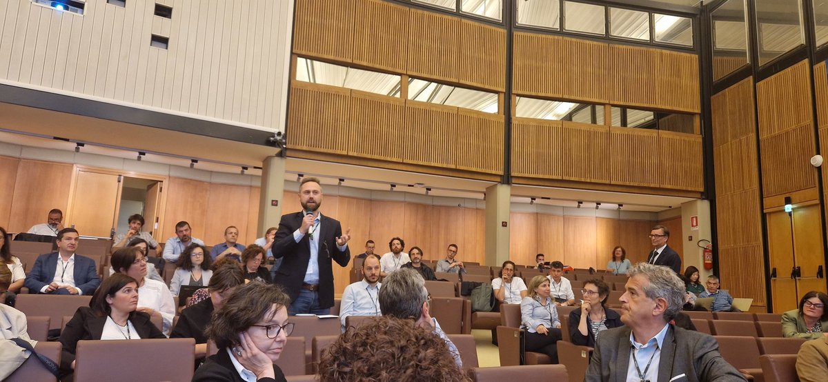 EmmaLazzeri's tweet photo. The debate goes on with @DanieleBailo @EPOSeu discussing the role of research infrastructures in the #OpenScience and #EOSC context #itaeosc #EOSCTripartite @eoscassociation https://t.co/fW8hpvaLYV