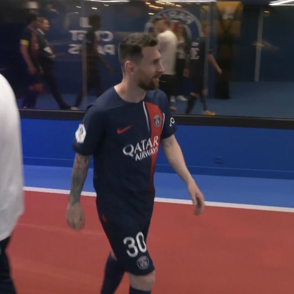 CFC_Janty's tweet photo. Messi was happy to leave PSG 😭 https://t.co/YI7oxQPoqI