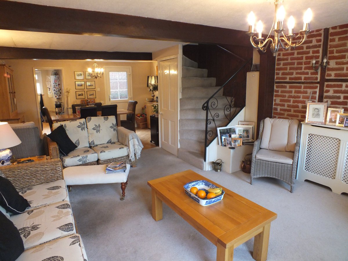 smith_woolley's tweet photo. 🛎FOR SALE:  2-4 HIGH STREET, #HYTHE
***#FREEHOLDINVESTMENT*** £685,000 
https://t.co/KZHRgiFVhC
The entire freehold property represents a unique opportunity to acquire two let investment properties and two vacant maisonettes for owner-occupation or for letting.
☎️01303 226622 https://t.co/1bMt6iKIuO