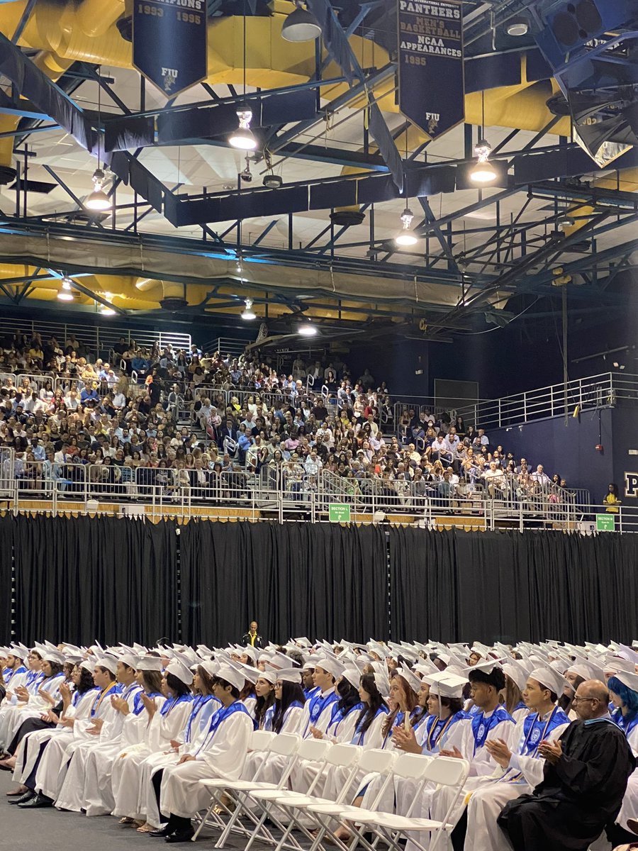 Congratulations to the incredible Class of 2023! Joined by my fellow School Board members, we celebrated the graduates of the School for Advanced Studies (SAS)! We wish you luck and success in this next chapter! @SASWhiteTigers