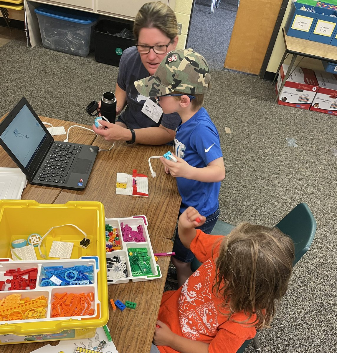 TechCoach513's tweet image. So much fun on Day 1 of SBEP Enrichment Camp. Looking forward to a fun three weeks! @legoeducation @HamiltonCoESC #hcescedtech