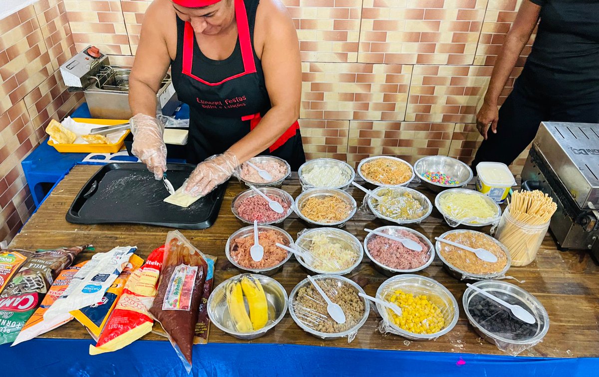 Nossas estações 😍 estação de fini, estação de crepe, estação de monte seu pastel, estação de açaí ♥️