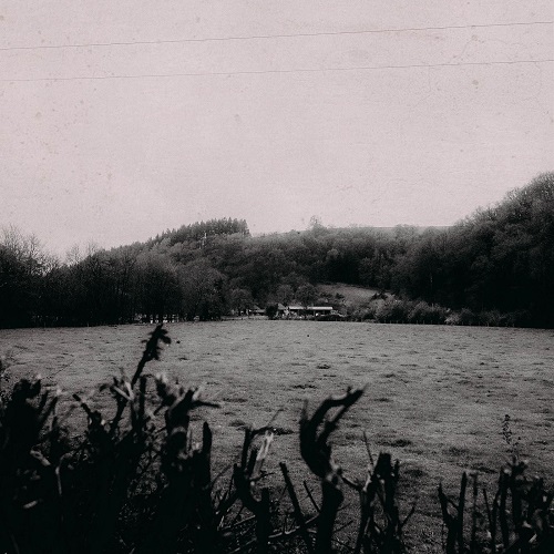 JohnsMusicHub1's tweet photo. Chasing Kites - Two Towns a song about being separated by distance check it out!! @chasingkites1 
#newmusic #chasingkites #twotowns #indierock #johnsmusichub

https://t.co/kyT57pxRTD https://t.co/io2YHREM8J