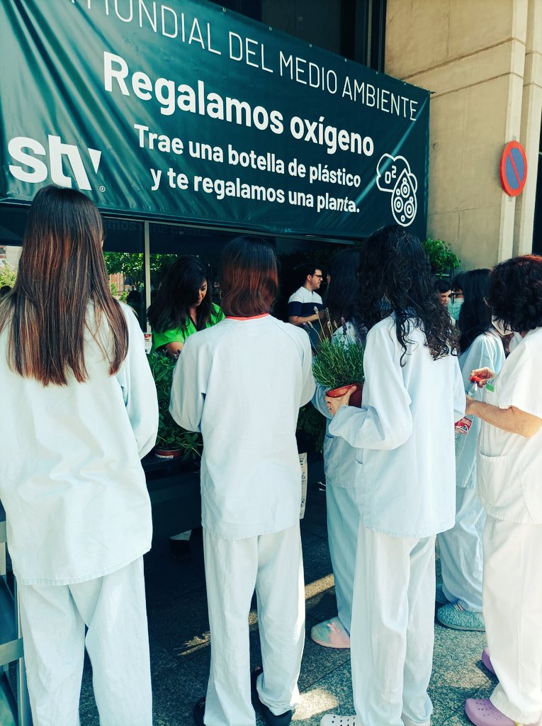 Los #alumnoshospitalizados del <a href="/Area7ReinaSofia/">Area7ReinaSofía</a> han cambiado su botella de plástico por una planta.🌿🌻🌼🌱🌾🪴🌎🌍
#DíaMundialdelMedioambiente #Sincontaminaciónporplásticos
💨 #Soluciones a la #contaminación por #plásticos
<a href="/unep_espanol/">Programa ONU Medio Ambiente</a> <a href="/stvgestion/">STV Gestión</a>