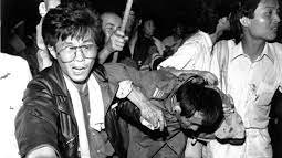 #OTD 1989: Tanks and soldiers stormed #TiananmenSquare overnight and brought a violent end to student demonstrations for democratic reform in #China 🇨🇳. ravallirepublic.com/news/archives/…… #ColdWarHist #TiananmenSquareMassacre