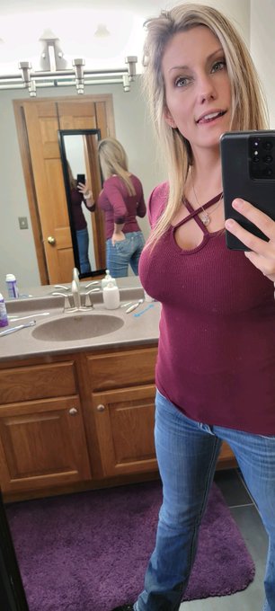 Watch Sylvie's leaked NSFW photo on TwXstars