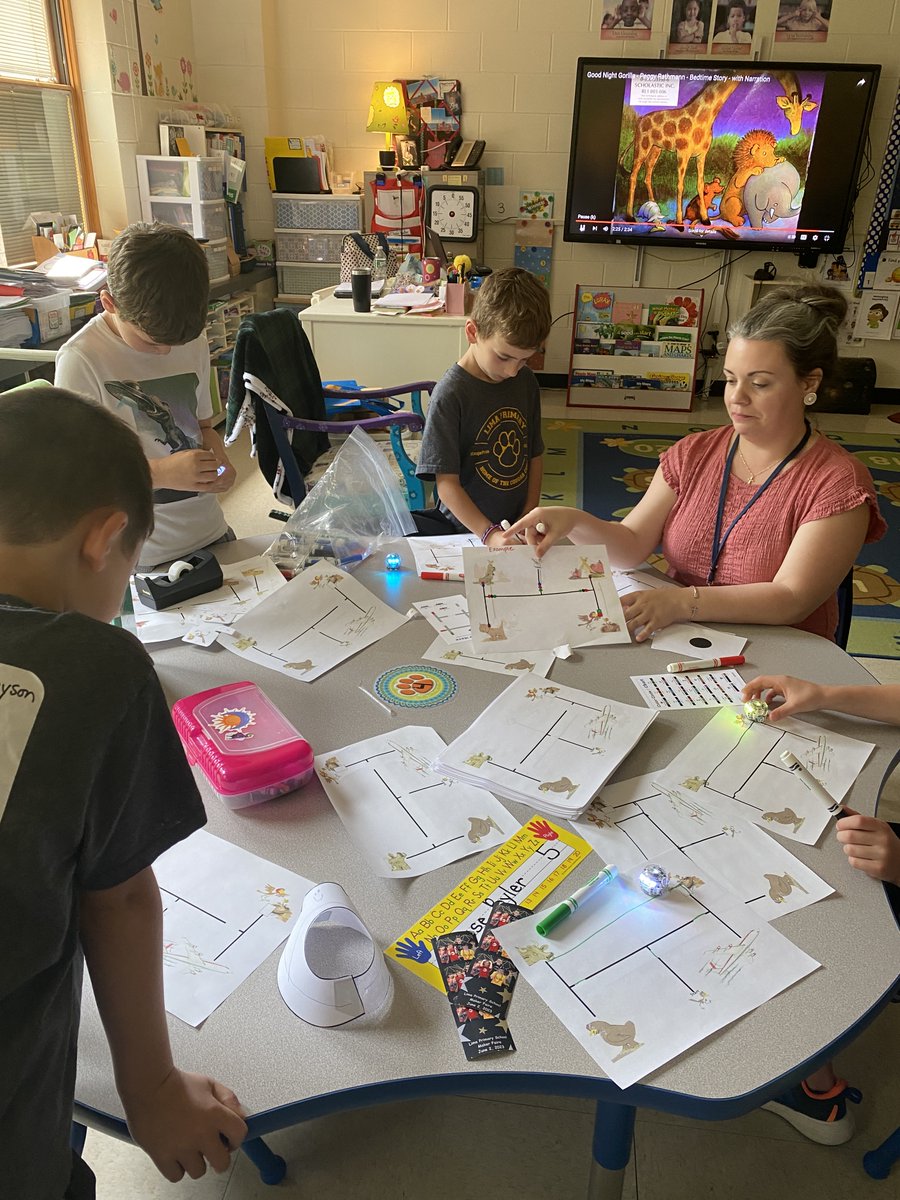 M1BITS's tweet image. Awesome day at Lima Primary School in @HFLCSD working with learners to use basic coding tied to ELA curriculum!

#steamday #hflcsd #M1Bits #coding #BeeBots #ozobots #ELA #reading