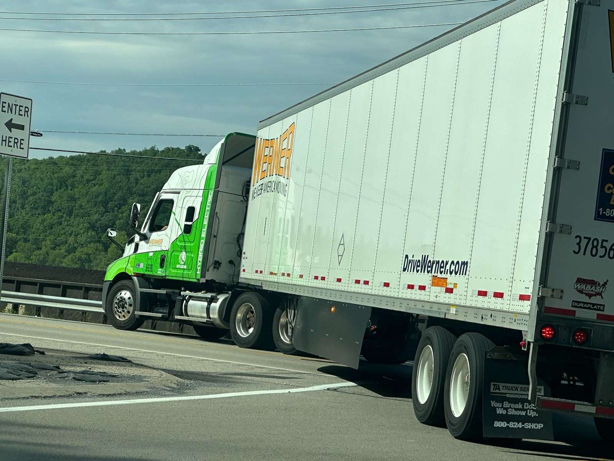 Just saw a pic in the @Hyliion Investors Discord group of a @One_Werner truck rocking #HeX technology! Exciting stuff! 🚛💨

$HYLN #investing #electrification #trucking $TSLA $HYZN $NKLA