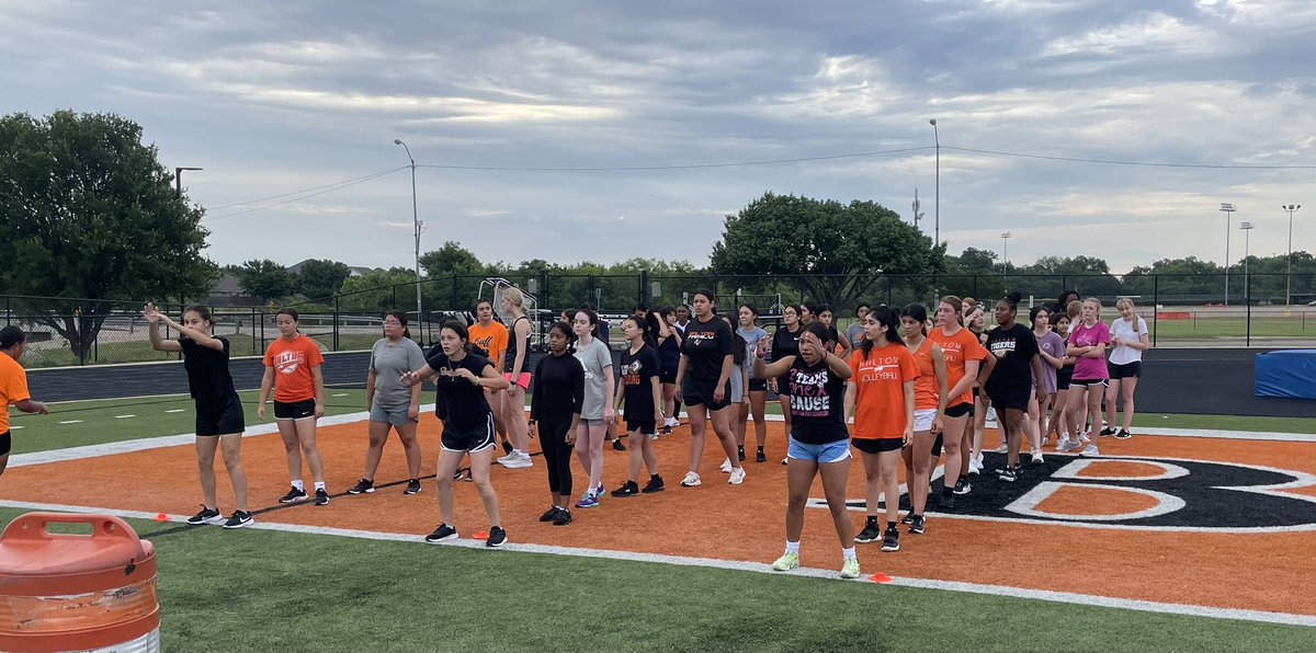 coachfearsHHS's tweet photo. Day 1 ✅
“You can’t own success-rent is due EVERY DAY!”
@BirdvilleISD @Coach_JWTucker @HHSBuffNation https://t.co/tQ04y1E1FQ