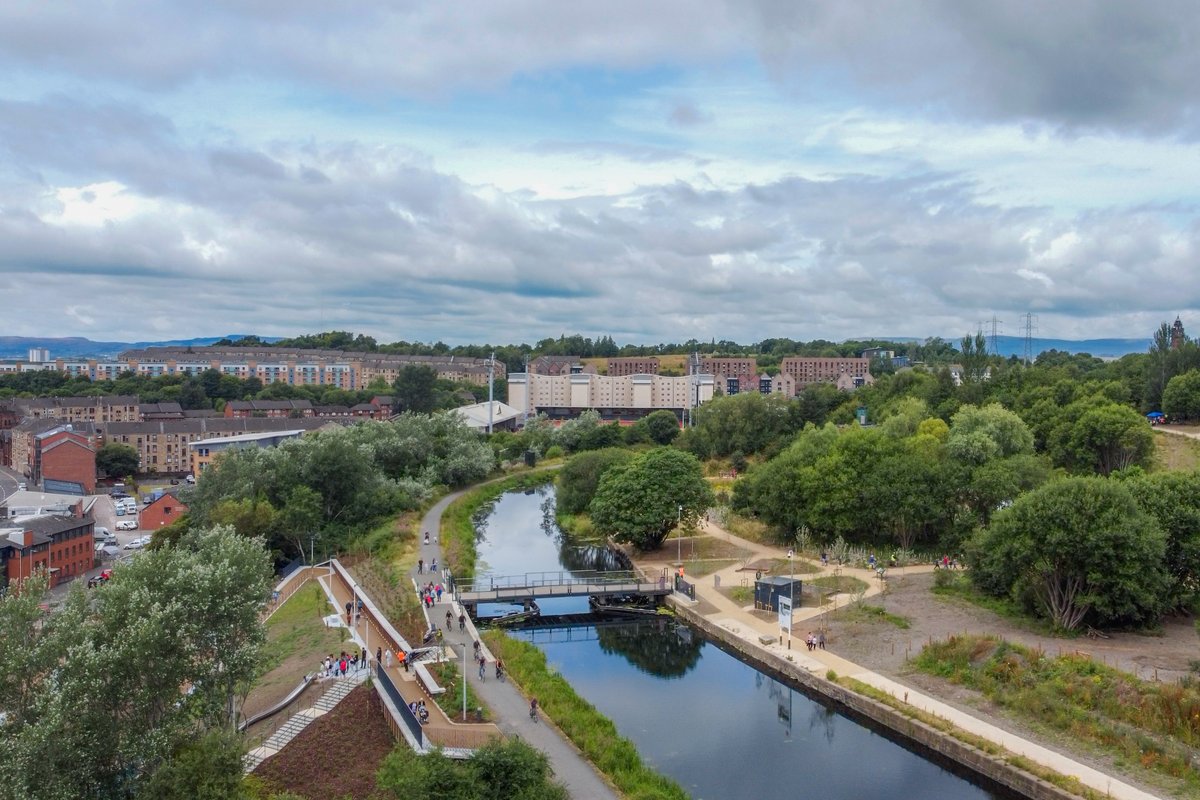 Today is #WorldEnvironmentDay2023 so why not take some time to appreciate the green &amp; blue spaces of our beautiful canal network. Did you know that North Glasgow is home to The Claypits Local Nature Reserve? bit.ly/3qquHnW 🌱🌿🍃
#canalmagic on your doorstep. 🏘️