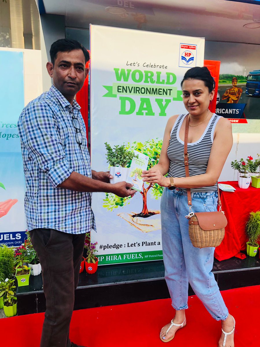 HiraFuels's tweet photo. World Environment Day 2023: Celebrations at Hira Fuels, Gurugram by gifting plants to customers!!!
#HPCL 
#WorldEnvironmentDay2023 https://t.co/FLPuXm1gdU