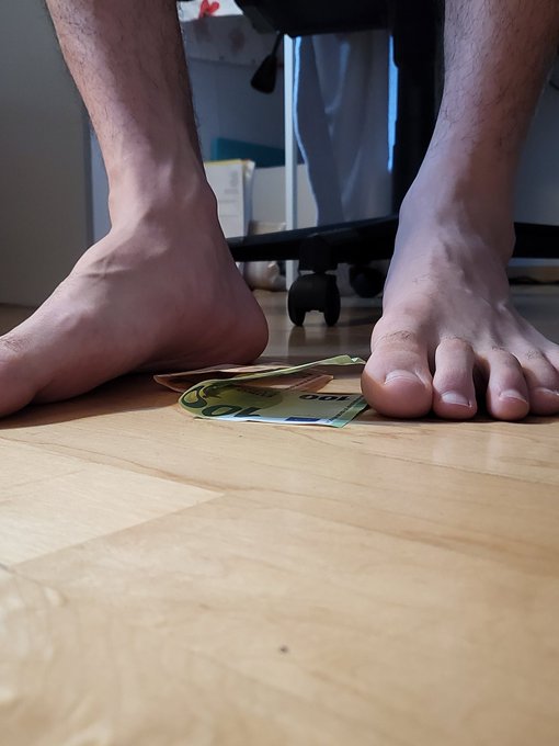 150 just to kiss these feet ?
#master #sir #findom #arab #dominant #feet #cum #bi #man #male #legs #hairy