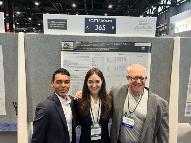 Congrats to superstar @ShannonSomerMD for presenting our gastric/GEJ trial of irinotecan/berzosertib, 5 years in the making. This speaks to the ongoing story of mentors (the best, in @jordanberlin5 ) and mentees. @VUMCHemOnc @VUMC_Cancer @NCICTEP_ClinRes