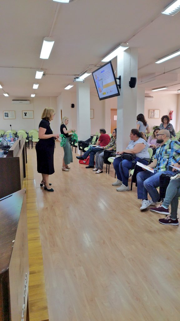 SaludMentalAnd's tweet photo. ¡Seguimos!
Hoy estamos en #Huelva y #Jaen
📣 Formación sobre parentalidad positiva, #prevención y detección de problemas de #saludmental
Organiza  @EducaAnd junto a @SaludMentalAnd 
Gracias al personal técnico de @APAEMJAEN @FEAFESHUELVA y #AFEMAC https://t.co/wZlCjiQlCJ