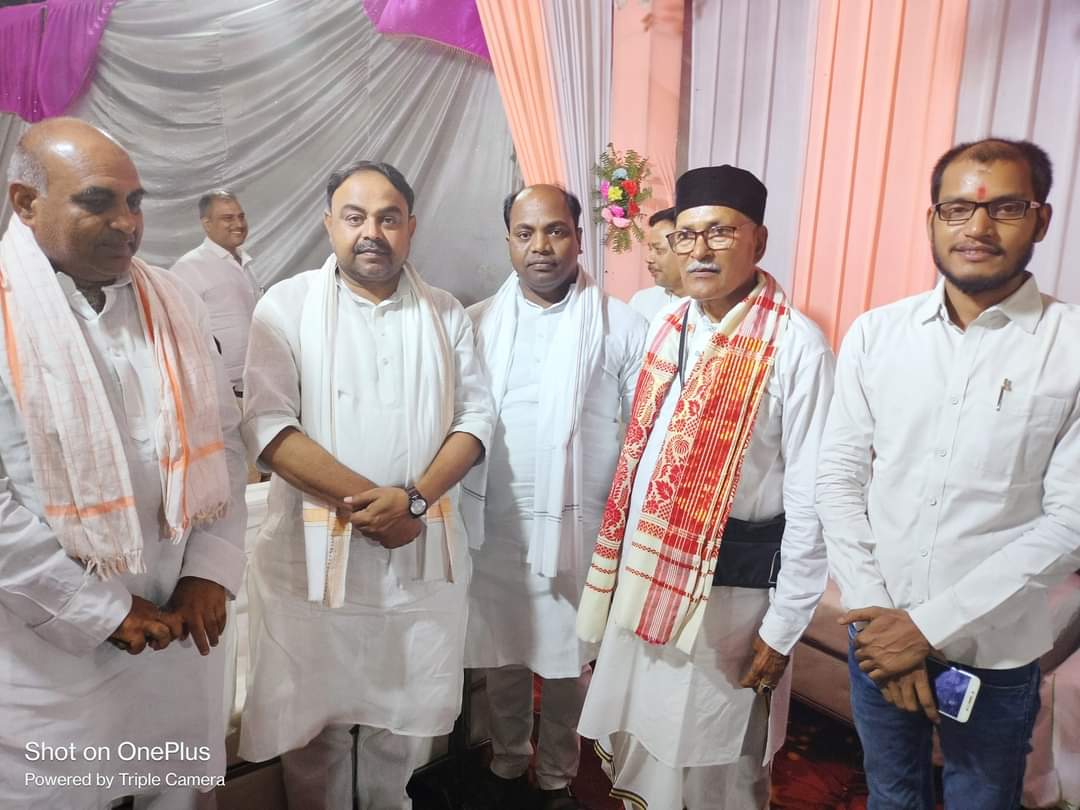 PreetamSinghBJP's tweet image. आज ग्राम-पवरा, चांद कैमूर बिहार में राष्ट्रीय स्वयंसेवक संघ के वरिष्ठ प्रचारक एवं प्रज्ञा प्रवाह के मा. क्षेत्र संयोजक पूर्वी उत्तर प्रदेश, बिहार व झारखण्ड आदरणीय चाचा परम श्रद्धेय श्री @RamashishRSS जी के भतीजा श्री मान जी के तिलक में सम्मिलित हुआ ।