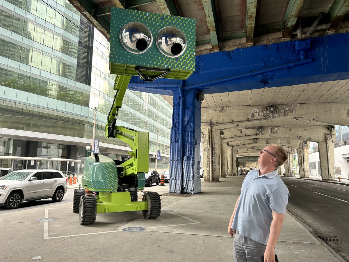 What’s going on with the googly eyes and blue paint under the Gardiner Expressway?

A Toronto underpass thread 🧵