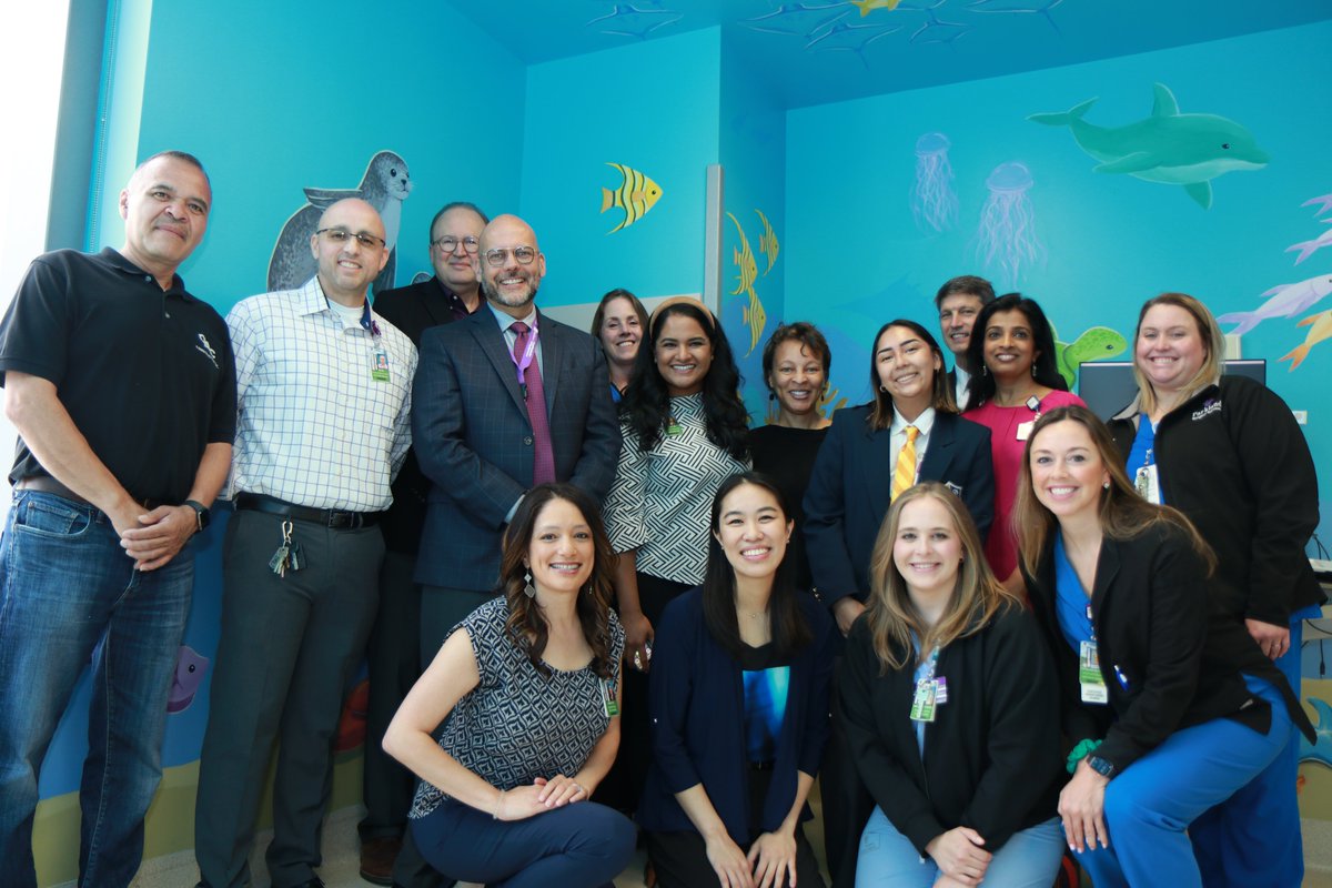 Amazing working with @PristineThinPen for a second time through our center! What an experience for our @CristoReyDallas health ambassadors & team to be part of #artismedicine #medtwitter @KavitaBhavanMD @ksnackey @sher810