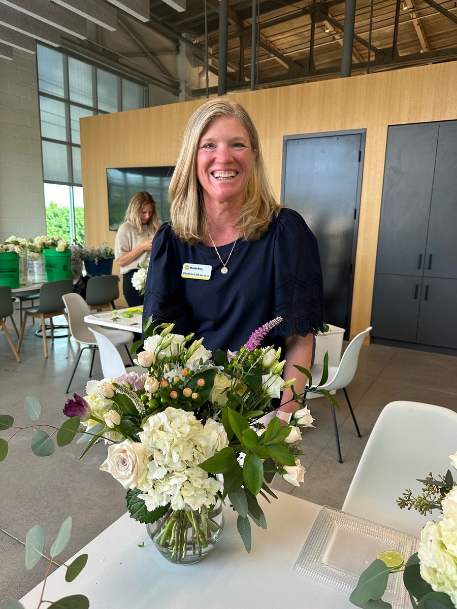 Thank you to Allison Berry, who, outside of healthcare facilities planning, is a flower arrangement pro! This fab group from Women in #SeniorHousing was guided through selecting, trimming, & arranging stunning bouquets that everyone got to take home.