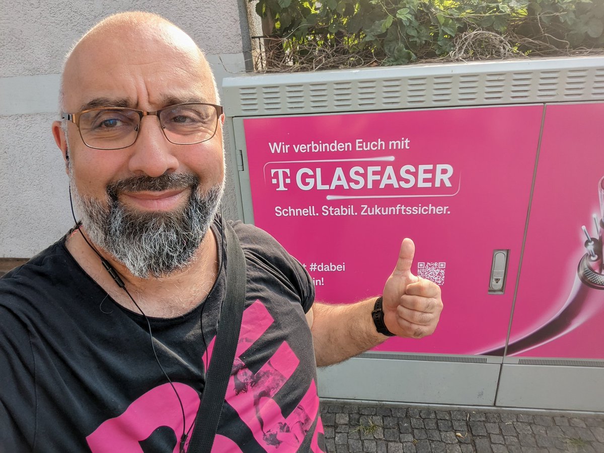 Wir  <a href="/deutschetelekom/">Deutsche Telekom</a>  sind Glasfaser mit Leidenschaft.
#telekomwall
#telekombotschafter