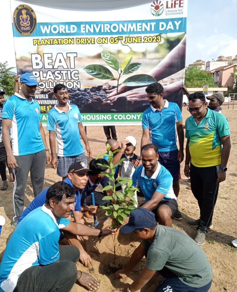 #IndianNavy
On the occasion of #WorldEnvironmentDay_2023, #BeachCleanship & #TreePlantation drive was undertaken at Mudga beach, Naval Civilian Housing Colony, Amdalli & #Apprenticeship School by #KNA Defence Civilians & families.