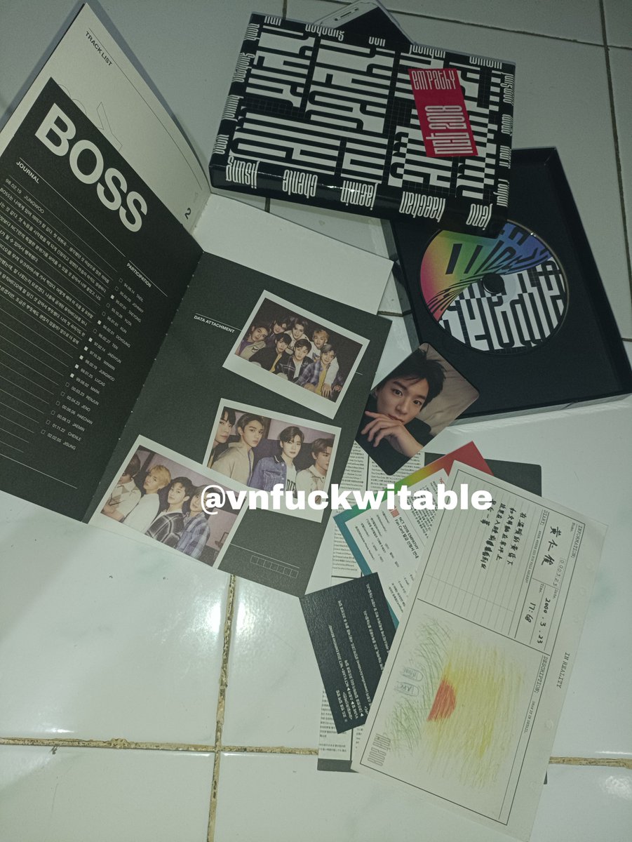 vnfuckwitable's tweet photo. WTS! album NCT 2018 emphaty reality version fullset yahh. ada photobook, pc jeno, lyrics, diary renjun, CD. pokoknya full set.
damage di photobook kertasnya misah satu sama agak jamuran aja.
250k bisa nego
#zonauang #zonajajan #NCT #NCT2018 #NCT127 #NCTDream #preloved #albumnct https://t.co/XUJFSmcNuE